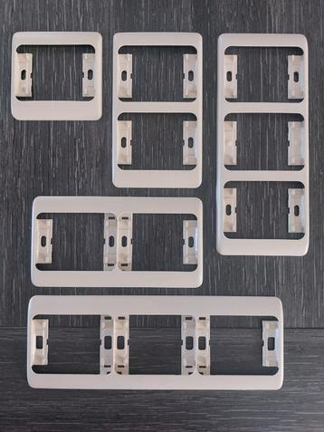 PR20 enkele dubbele drievoudige crèmekleurige afdekplaat  beschikbaar voor biedingen