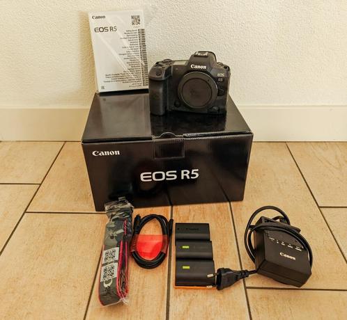 Prachtige Canon EOS R5 Systeemcamera body met 3 batterijen, TV, Hi-fi & Vidéo, Appareils photo numériques, Comme neuf, Canon, Enlèvement ou Envoi