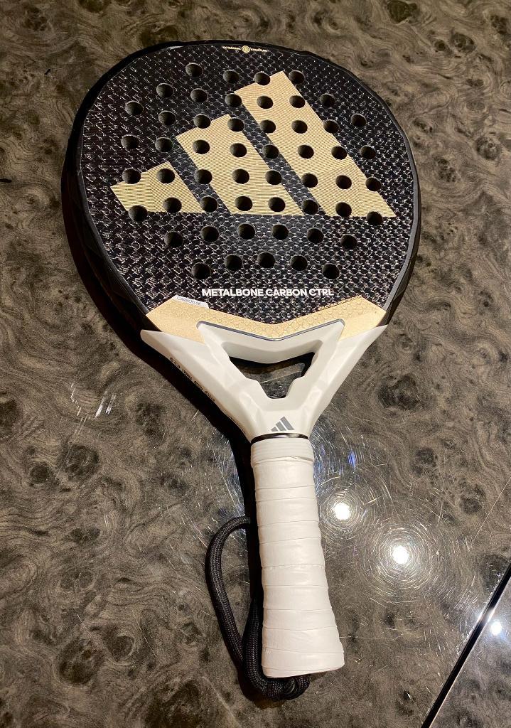 Padelracket Adidas Metalbone Carbon CTRL 3.4, Sports & Fitness, Padel, Comme neuf, Raquette de padel, Enlèvement