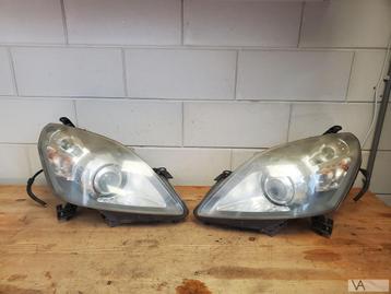 Opel Zafira B 2005 -2012 xenon koplamp links met module €250 beschikbaar voor biedingen