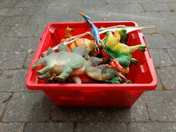 Krat vol dino's. Nette staat.  beschikbaar voor biedingen