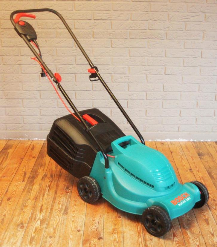 Bosch Rotak 320 Elektrische Grasmaaier Met Opvangbak, Tuin en Terras, Grasmaaiers, Zo goed als nieuw, Elektrische grasmaaier, 30 t/m 39 cm