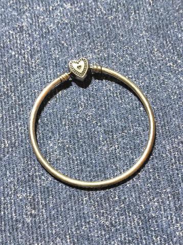 Pandora armband Heeft hart sluiting met steentjes beschikbaar voor biedingen