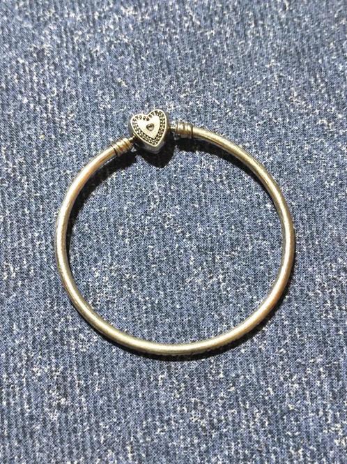Pandora armband Heeft hart sluiting met steentjes, Handtassen en Accessoires, Armbanden, Gebruikt, Zilver, Zilver, Ophalen