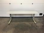 (124) Mooi stevig grijs bureel tafel met metalen onderstel, Ophalen, Zo goed als nieuw