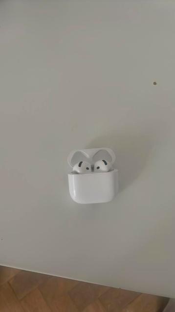 Airpods 4, apple, noise cancellation, zeer goede staat. beschikbaar voor biedingen