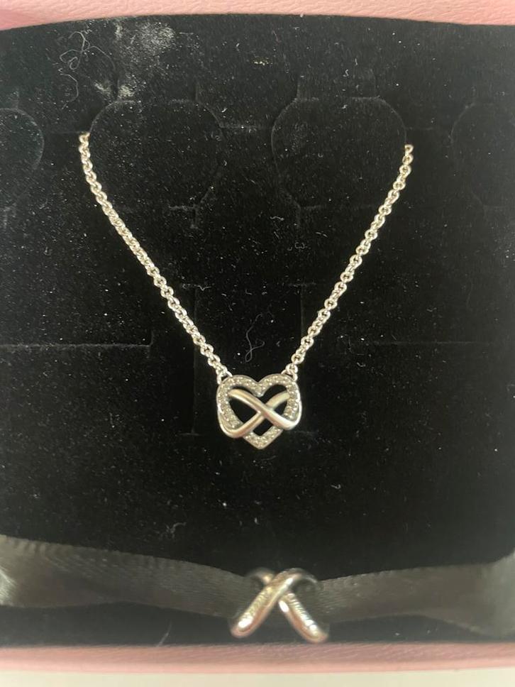 Pandora infinity halsketting en bedel., Handtassen en Accessoires, Kettingen, Nieuw, Zilver, Zilver, Verstelbaar, Ophalen of Verzenden