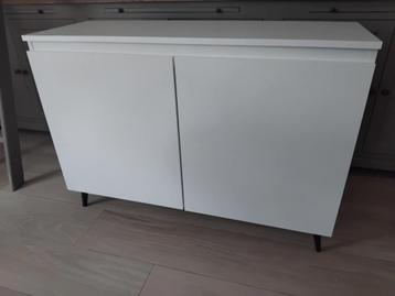 commode kast wit met zwart staal  beschikbaar voor biedingen