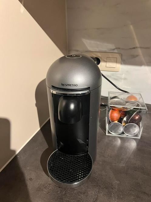 Nespresso Vertuo Plus Machine + 80 koffies + houder, Elektronische apparatuur, Koffiezetapparaten, Ophalen