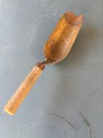 Antieke koperen kolenschep, Ophalen