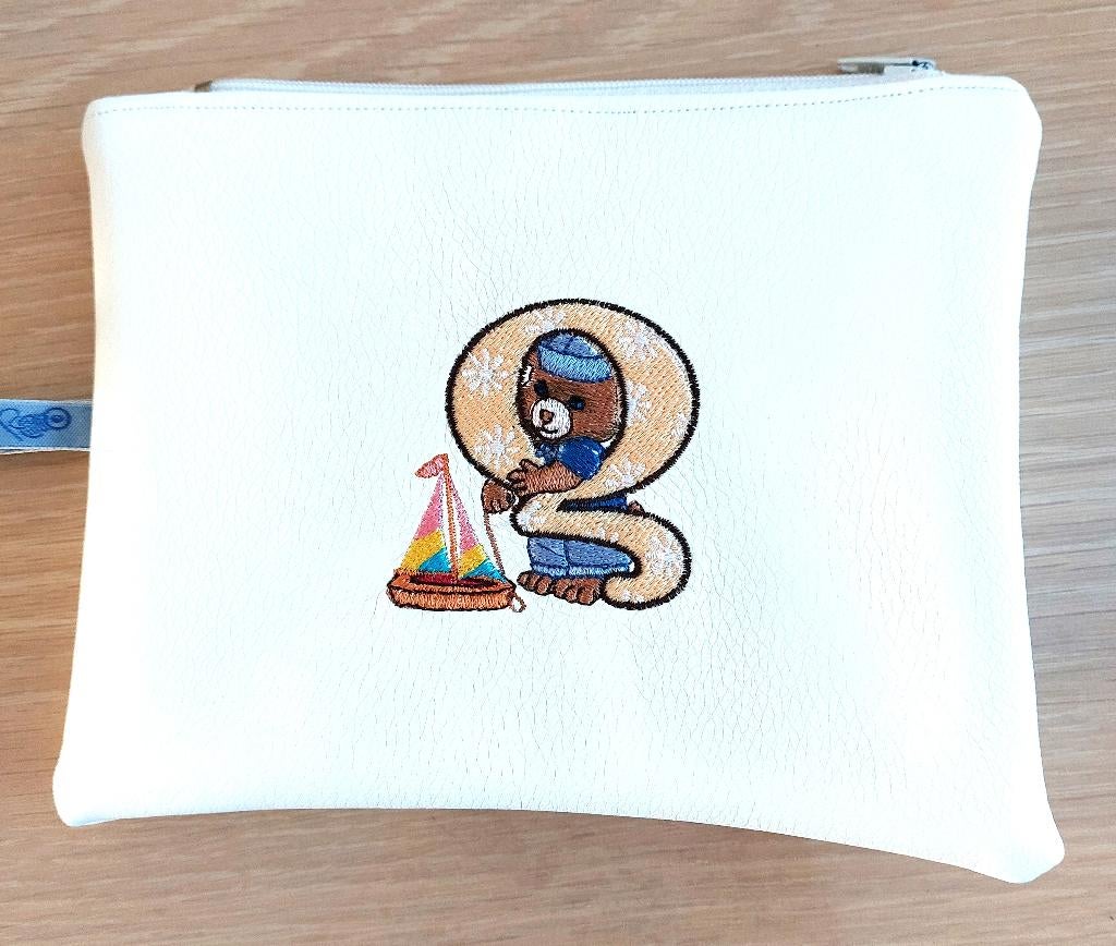 Toilettas met teddybeer en letter Q, Handtassen en Accessoires, Toilettassen, Ophalen of Verzenden, Nieuw, Wit, Jongen of Meisje