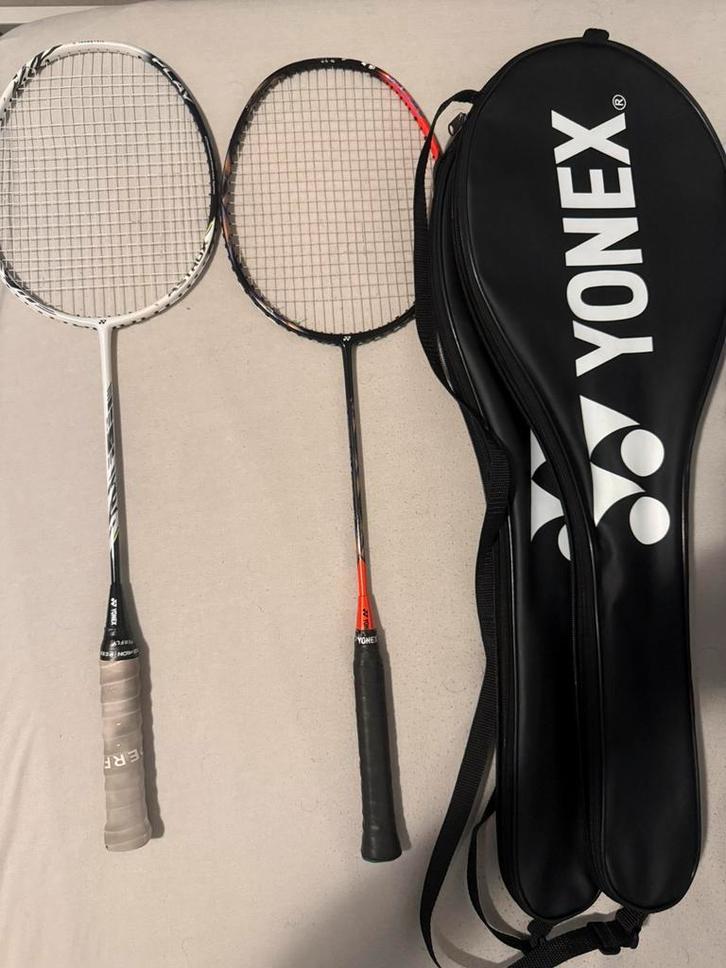 Yonex astrox 77 play, yonex astrox 99 play badminton racket., Sport en Fitness, Badminton, Zo goed als nieuw, Racket(s), Ophalen