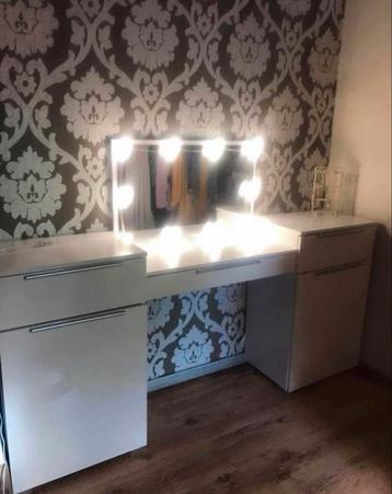 Make-up tafel / meubel beschikbaar voor biedingen