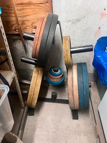 Set olympische gewichten en bar. beschikbaar voor biedingen