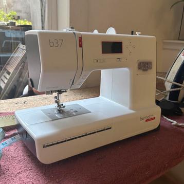 Bernina bernette B37 naaimachine sewing machine beschikbaar voor biedingen