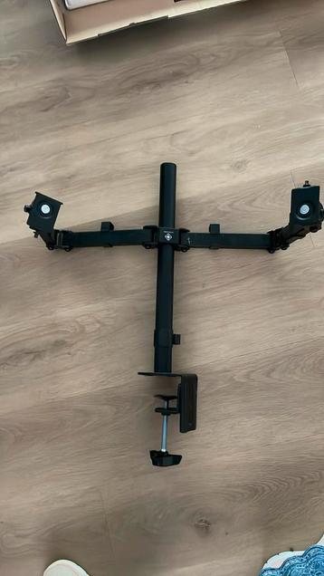 Gamescherm arm beschikbaar voor biedingen