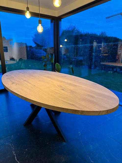 Massief eikenhouten tafel in een ovale vorm, Huis en Inrichting, Tafels | Eettafels, Zo goed als nieuw, 100 tot 150 cm, 200 cm of meer