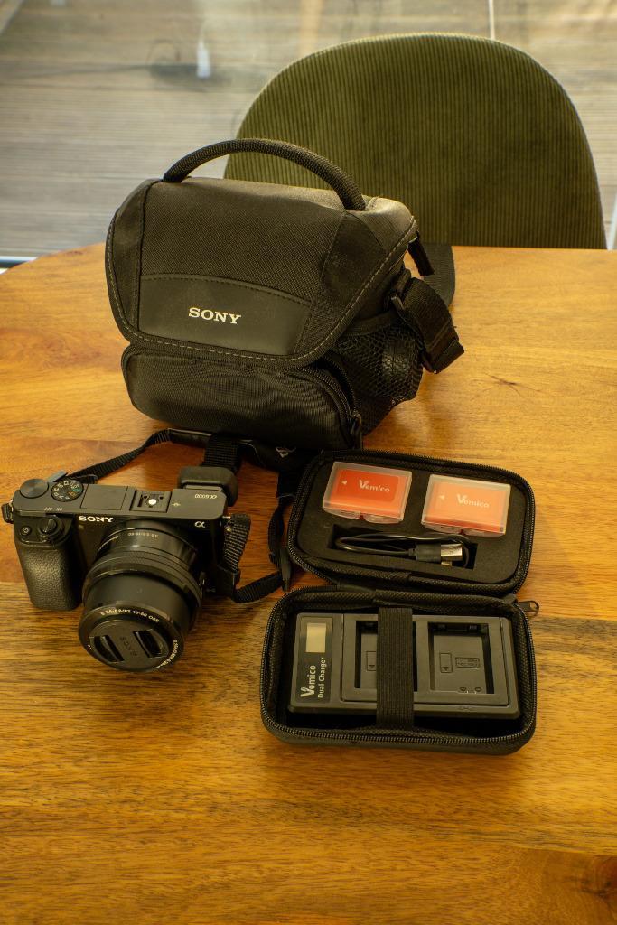 Sony A6000 + Kitlens 16-50 + Accessoires, Audio, Tv en Foto, Fotocamera's Digitaal, Gebruikt, Compact, Sony, Geen optische zoom