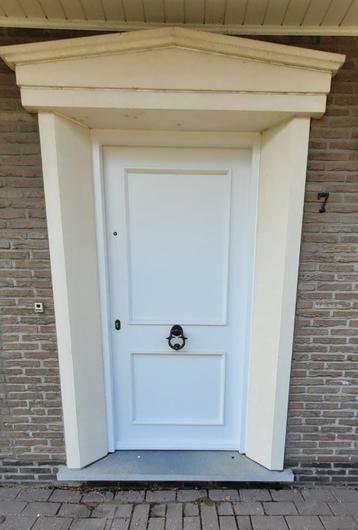 VOORDEUR IN MERANTI beschikbaar voor biedingen