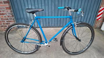 Fiets met werk aan + retro gravelbike beschikbaar voor biedingen