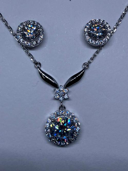 Zilveren set met echte moissaniet (lab-grown diamant), Handtassen en Accessoires, Kettingen, Nieuw, Zilver, Overige kleuren, Met edelsteen