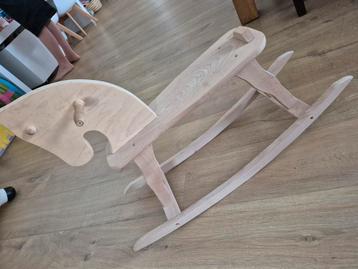 Schommelpaard beschikbaar voor biedingen