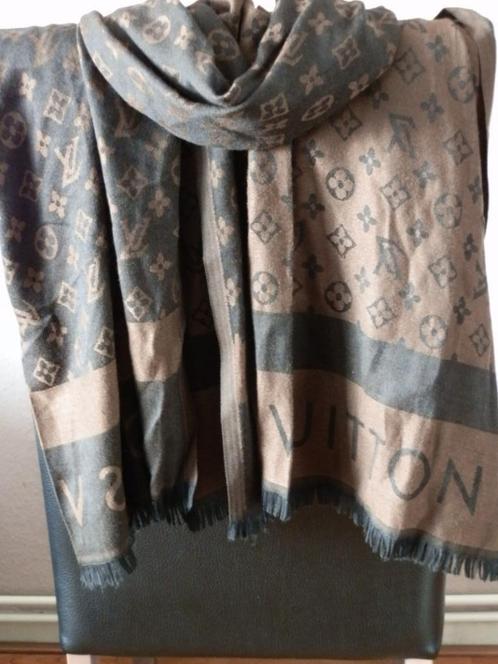 Louis Vuitton sjaal. Bruin., Kleding | Dames, Mutsen, Sjaals en Handschoenen, Zo goed als nieuw, Sjaal, Ophalen of Verzenden