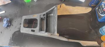 Middenconsole e30 met gaten voor raamknoppen. beschikbaar voor biedingen