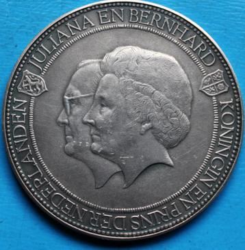 Zilveren Medaille ~~ Koningin en Prins der Nederlanden ~~.