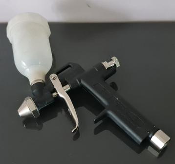 Airbrush-pistool beschikbaar voor biedingen