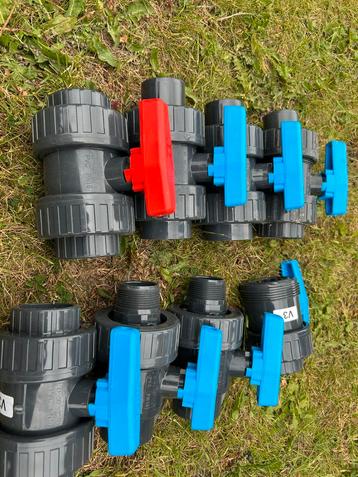 Set kranen en PVC buizen beschikbaar voor biedingen