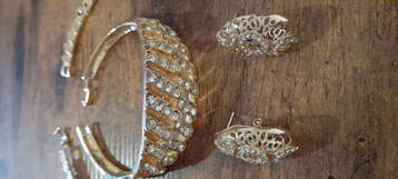 Sublieme vergulde en glanzende complete luxe set beschikbaar voor biedingen