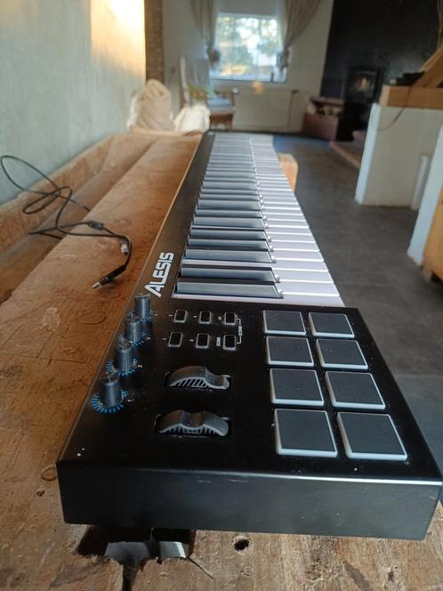 Keyboard controller 61 touches USB MIDI, Muziek en Instrumenten, Midi-apparatuur, Zo goed als nieuw