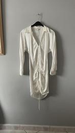 Witte elegante witte satijnen jurk van Zara M, Kleding | Dames, Jurken, Zara, Ophalen of Verzenden, Zo goed als nieuw, Wit
