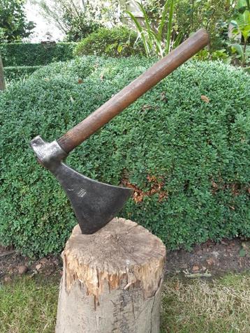 bijl beschikbaar voor biedingen