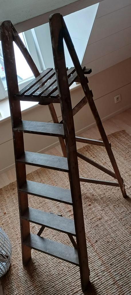Vintage  ladder., Doe-het-zelf en Bouw, Ladders en Trappen, Zo goed als nieuw, Ladder, Ophalen