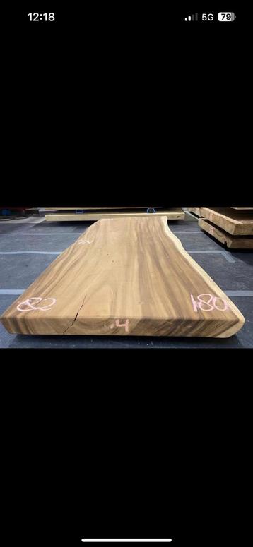 11 verschillende Suar Boomstamtafels te koop 180-205cm beschikbaar voor biedingen