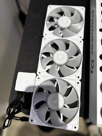 3 ventilateur corsair rx120 + controller icue beschikbaar voor biedingen