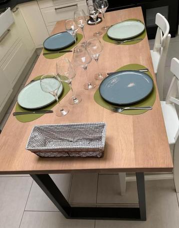 table haute beschikbaar voor biedingen