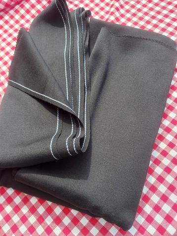 Antieke wollen stof – zwart beschikbaar voor biedingen