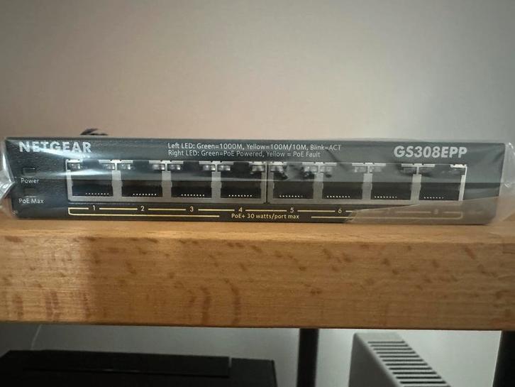 8-Port Gigabit Ethernet High-Power PoE+ Plus Switch (GS308EP, Computers en Software, Netwerk switches, Nieuw, Ophalen