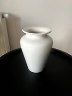 Witte vaas voor planten, Ophalen