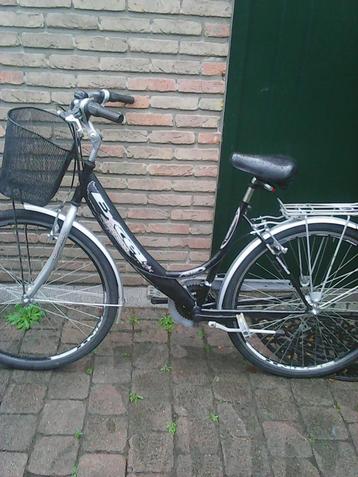 damesfiets excel 28 inch met mandje beschikbaar voor biedingen