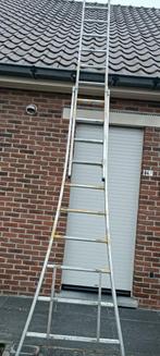 Aluminium gekeurde ladder, Doe-het-zelf en Bouw, Ophalen of Verzenden, Zo goed als nieuw, Ladder