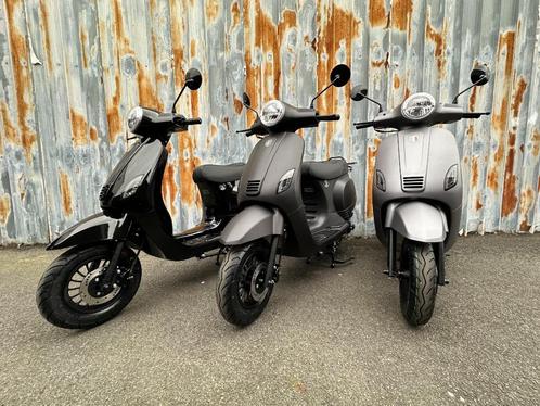 Venesi Scooter | Klasse A of B – Stijlvol en Zuinig Rijden, Fietsen en Brommers, Scooters | Vespa, Nieuw, Benzine, Ophalen of Verzenden