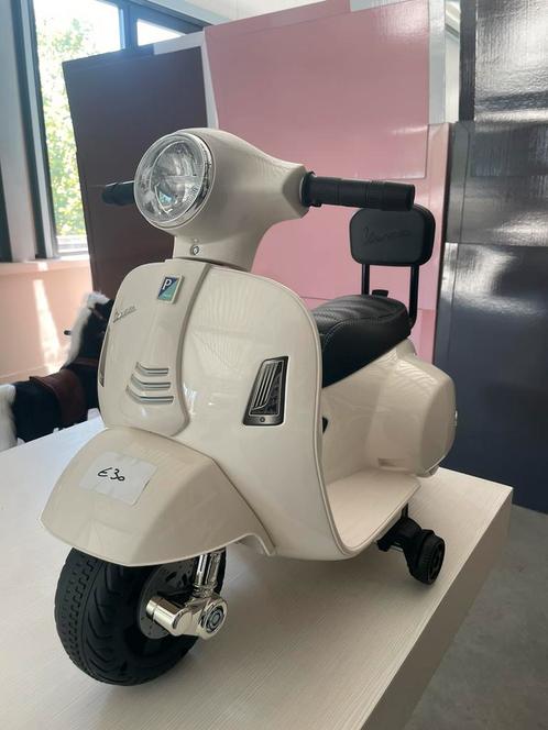 Vespa GTS Mini | Trottinette électrique pour enfants 6V, Enfants & Bébés, Jouets | Extérieur | Véhicules à batterie, Neuf, Enlèvement