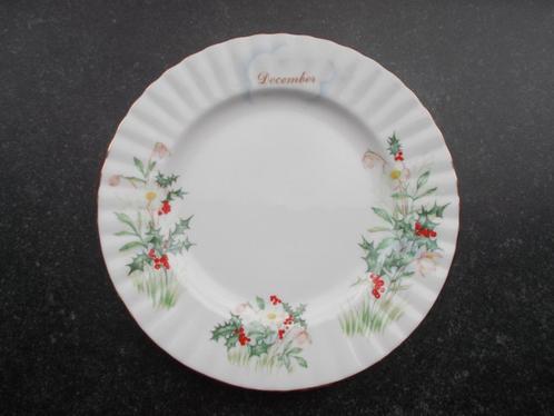 Royal Albert dessertbord December Christmas Rose van 1987, Antiek en Kunst, Antiek | Servies los, Ophalen of Verzenden