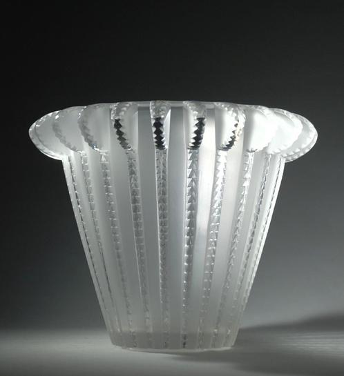 Lalique - Vase Royat, Antiek en Kunst, Antiek | Glaswerk en Kristal, Ophalen of Verzenden