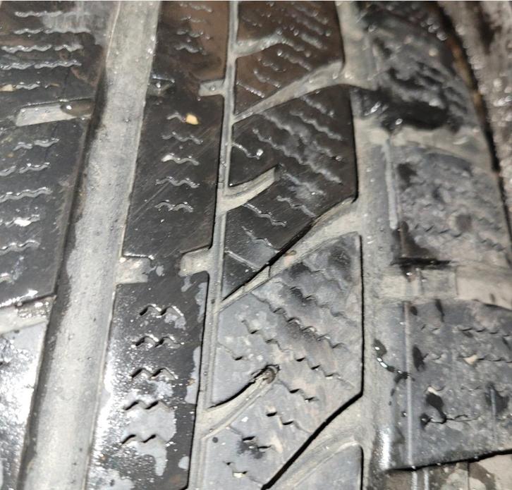 4 metalen velgen + 215/65 R16 winterbanden, Auto-onderdelen, Banden en Velgen, Band(en), Winterbanden, 16 inch, 215 mm, Personenwagen