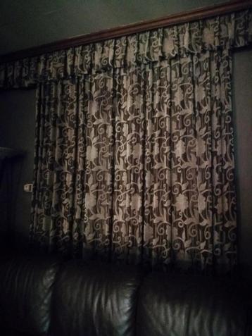 Extra grote draperies met  kap. gratis kussenslopen beschikbaar voor biedingen